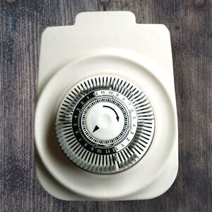 Intertek 24 Hour Analog Lamp Timer